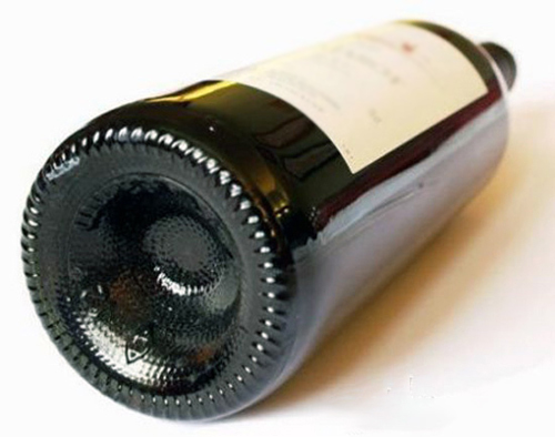 What is the function of wine bottle grooves?