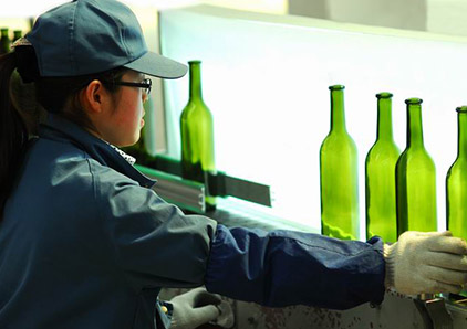 Red Glass Wine Bottles For Sale-Inspection